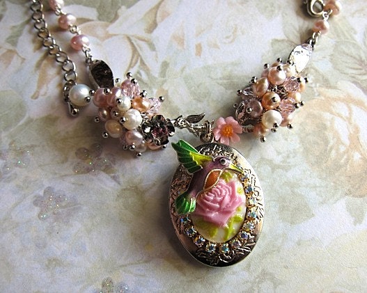 Humming Bird And Nature Locket Necklace Chic Glam Pretty Love Memorable Feminine Sweet Victorian Statement Girly Woman Elegant Pastel Pink Silver Flowers Kawaii Cute Gentle Soothing Couple Focal Pendant Princess Valentines Freshwater Pearls Cameo Beauty