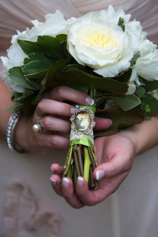Custom Photo Bouquet Pin / Charm / Brooch / Boutonniere - Personalized with Your Photograph or Image - Wedding, Bridesmaids, Bride, Memorial