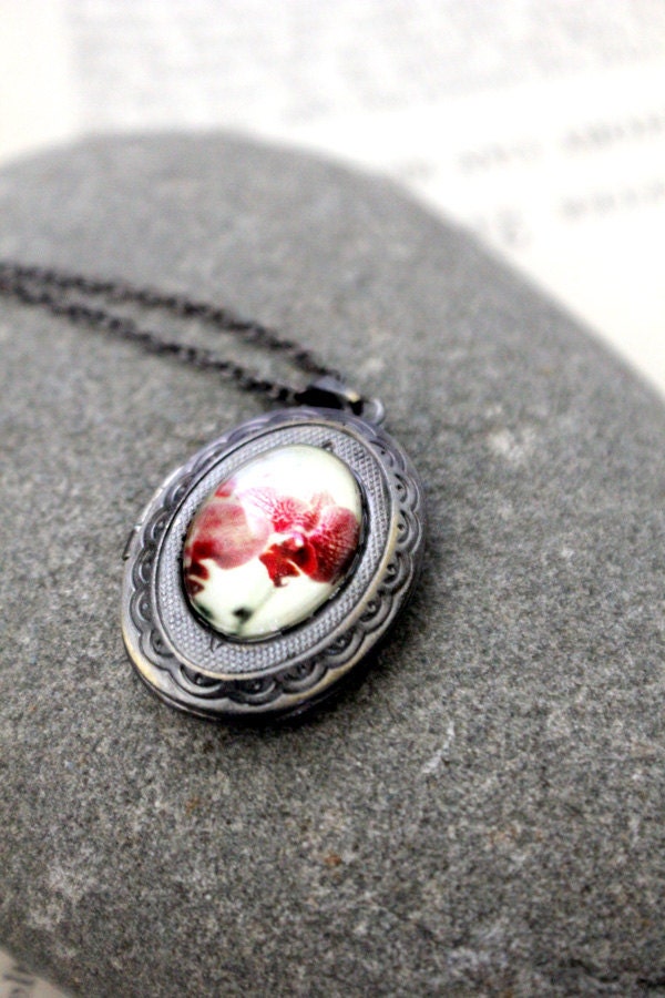 Locket - Vintage Style, Polaroid Photo - Seduction - Antique Silver Necklace - Great for Weddings, Bridesmaids, Mothers Day, Etc.