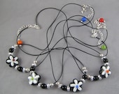 Happy Daisy - leather and glass bead spring daisy flower necklace