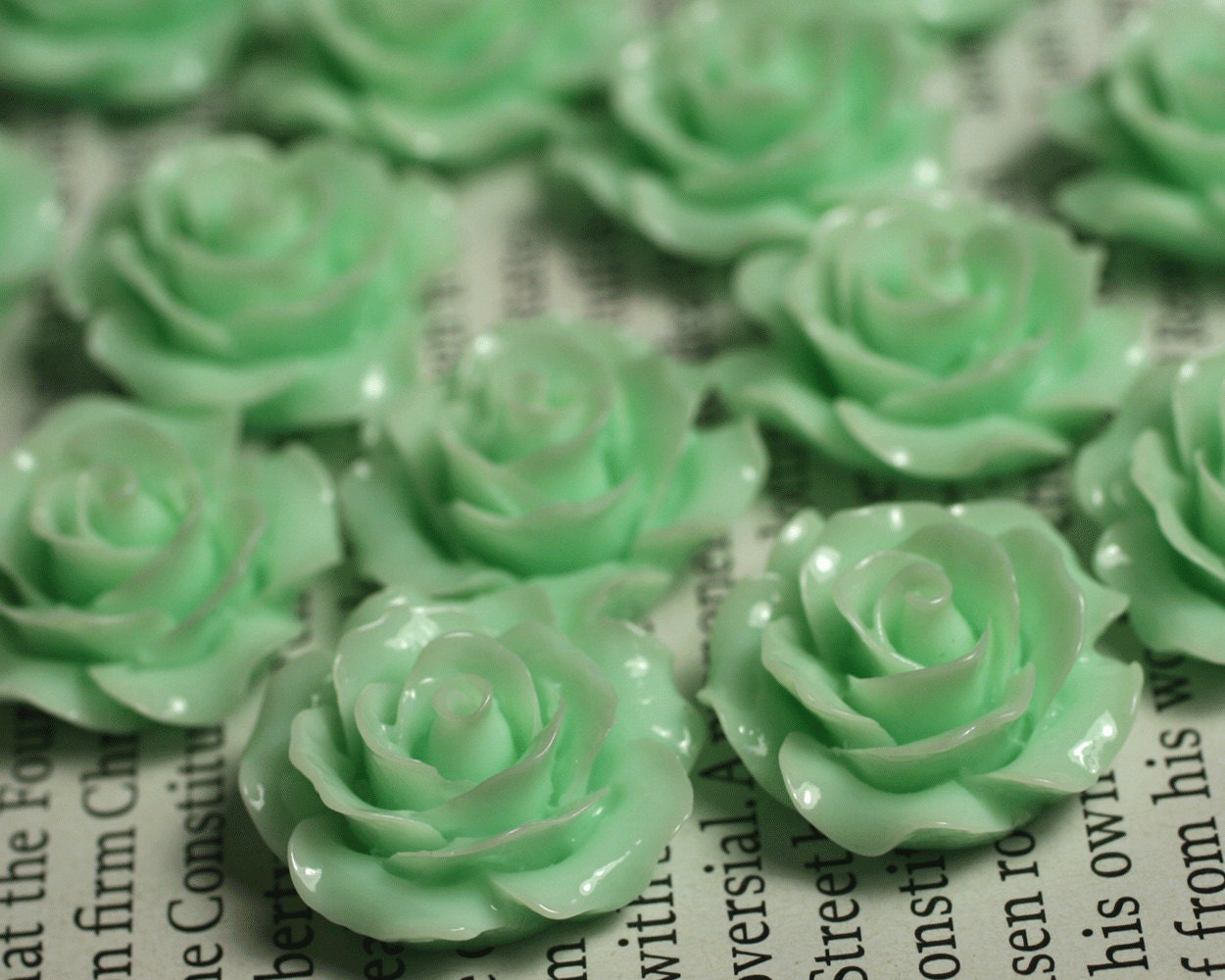Light green rose plastic cabochon 18mm, 6 pcs (item ID SAS1930GB)