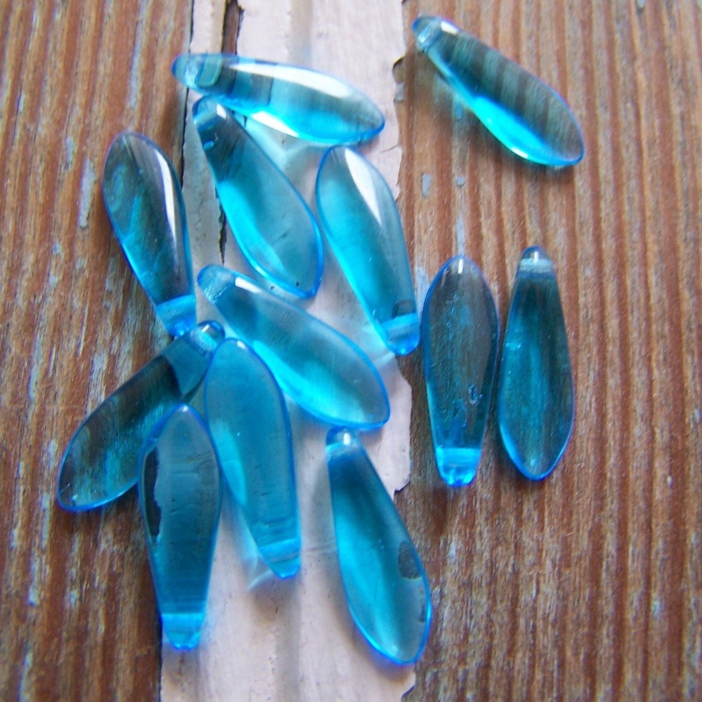 Vintage Glass Dagger Beads, cyan blue, 12 beads