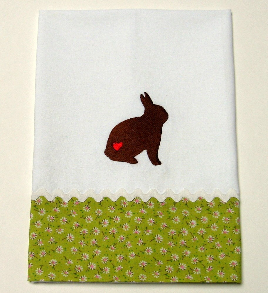 I Love Bunnies - Embroidered Brown Woodland Bunny Rabbit with Red Heart Bum - Green with White and Pink Daisies