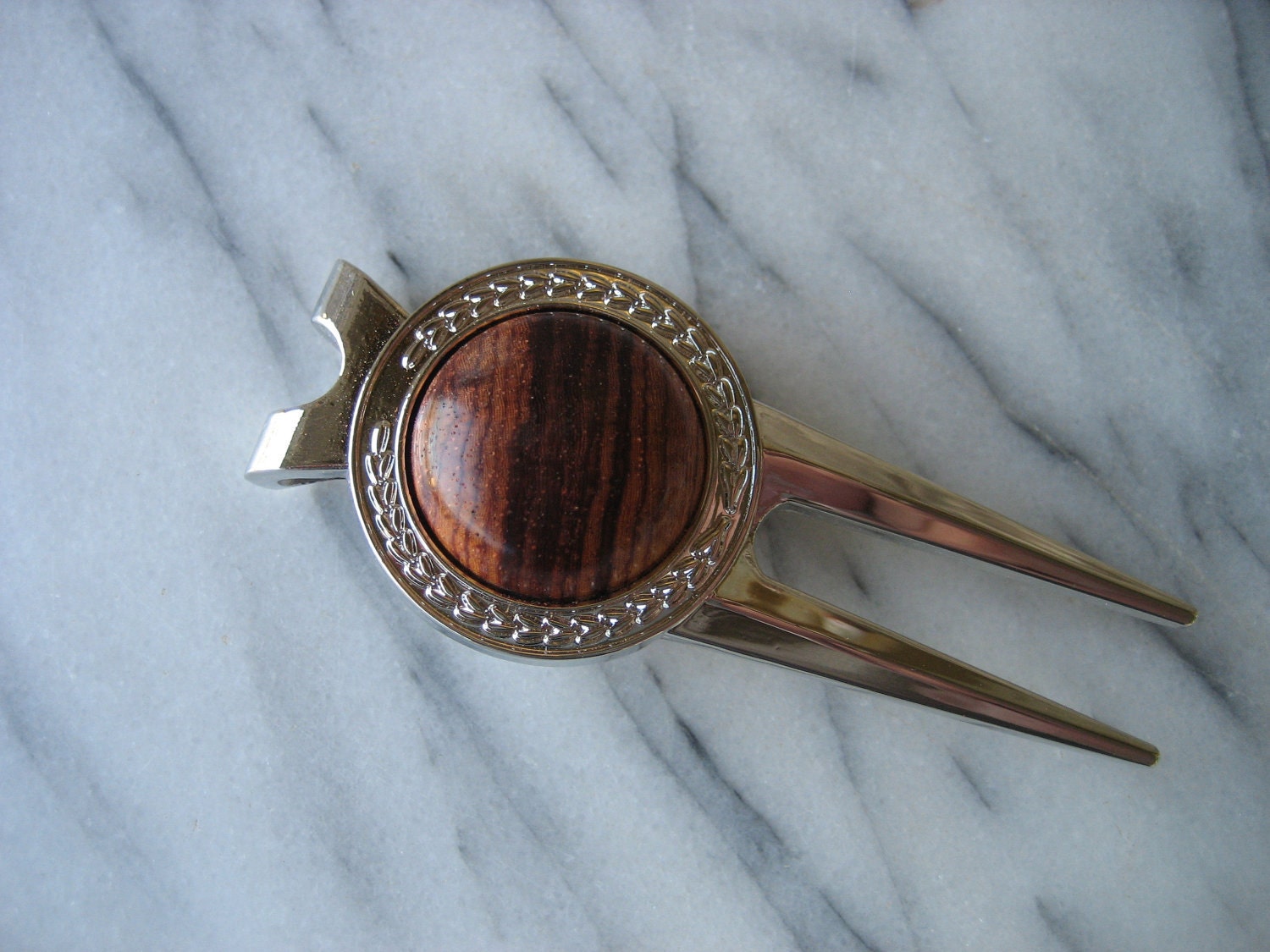 Ball Mark Repair Tool (Thai Rosewood)