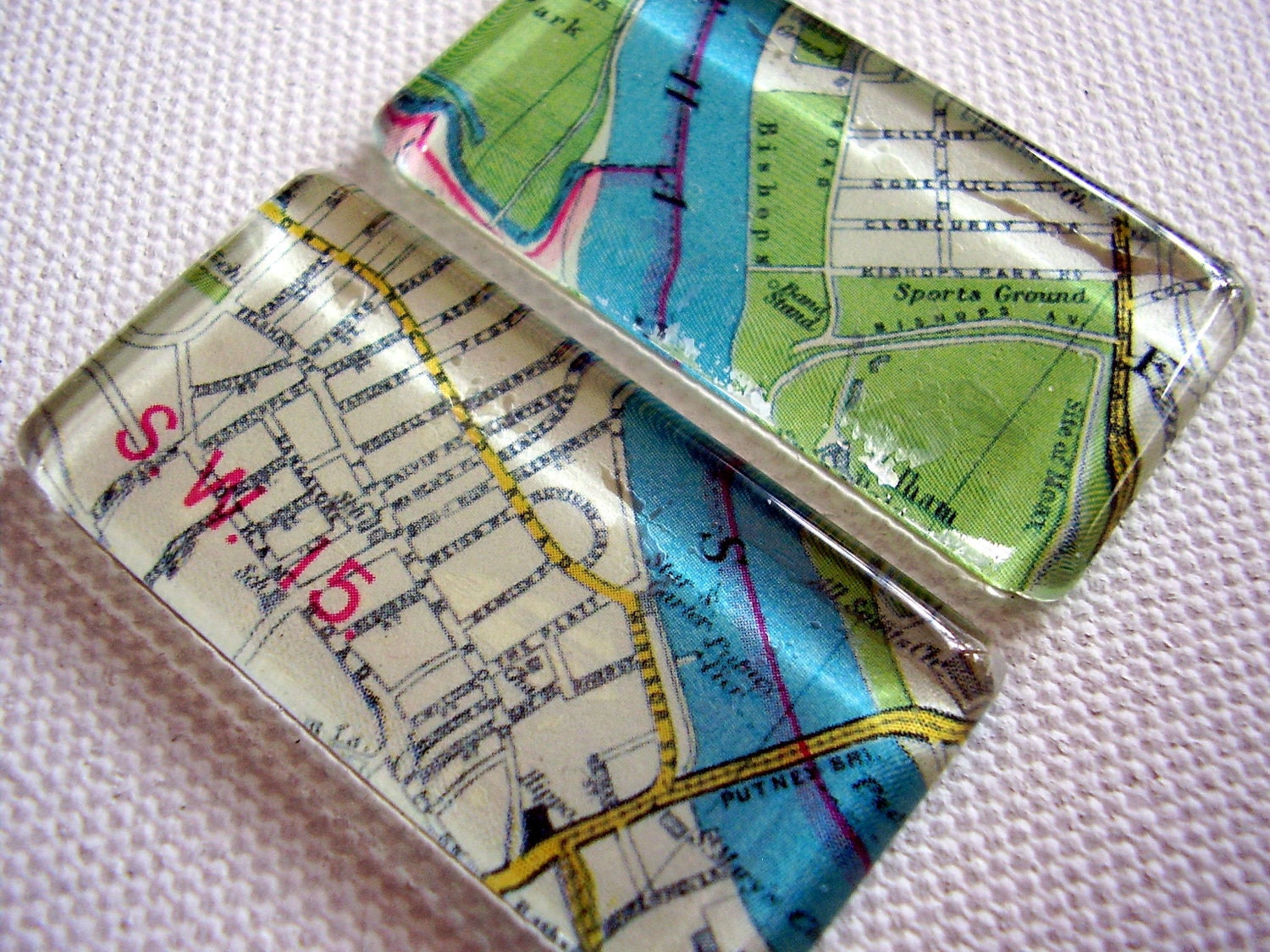 2 Glass Tile Magnets Vintage London UK / Fridge Magnets/Kitchen Magnets/You pick the locations in London / Made to order
