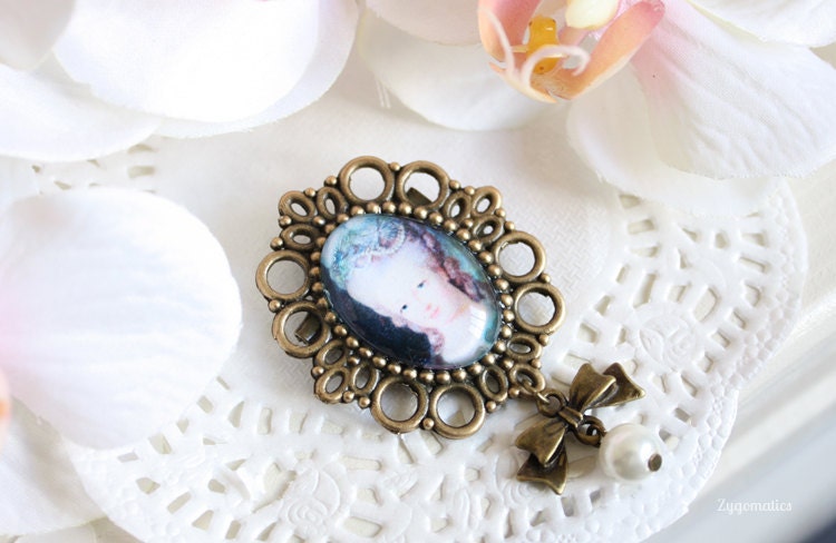 Marie-Antoinette Antique Brooch