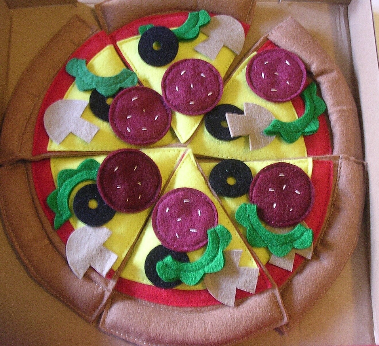 Fun Felt Foods Whole Pizza with Box