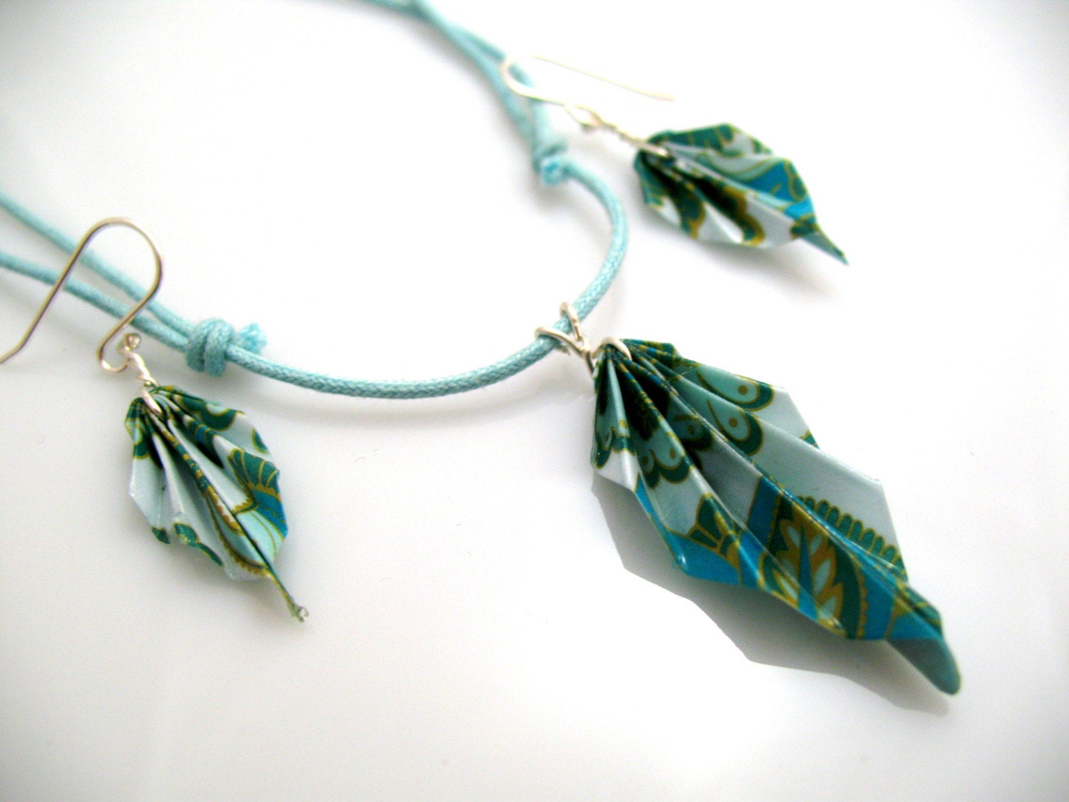 Origami leaf fan set (earrings and pendant) - green and white paisley pattern