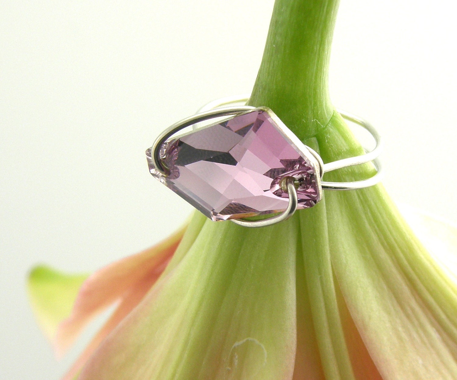 Crystal Ring Light Amethyst De-Art