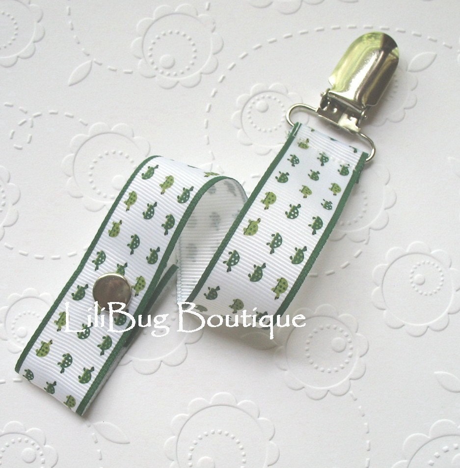 LiliBug PREPPY TURTLE PACI FINDER Pacifier Clip