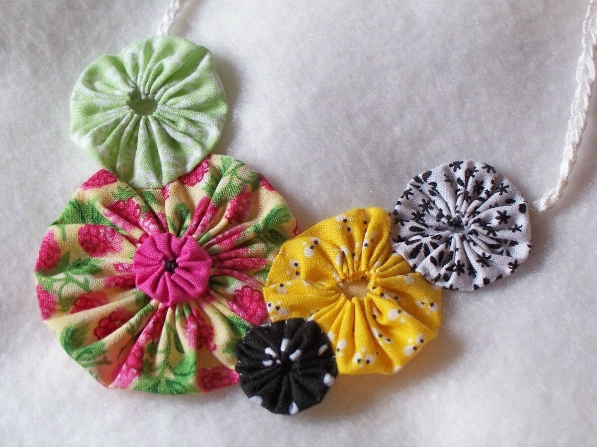 Handmade Fabric Necklace Yo-Yo Quilt Fabric Fiber Art Bib Yo Necklace SUMMER FRUIT Wholesale