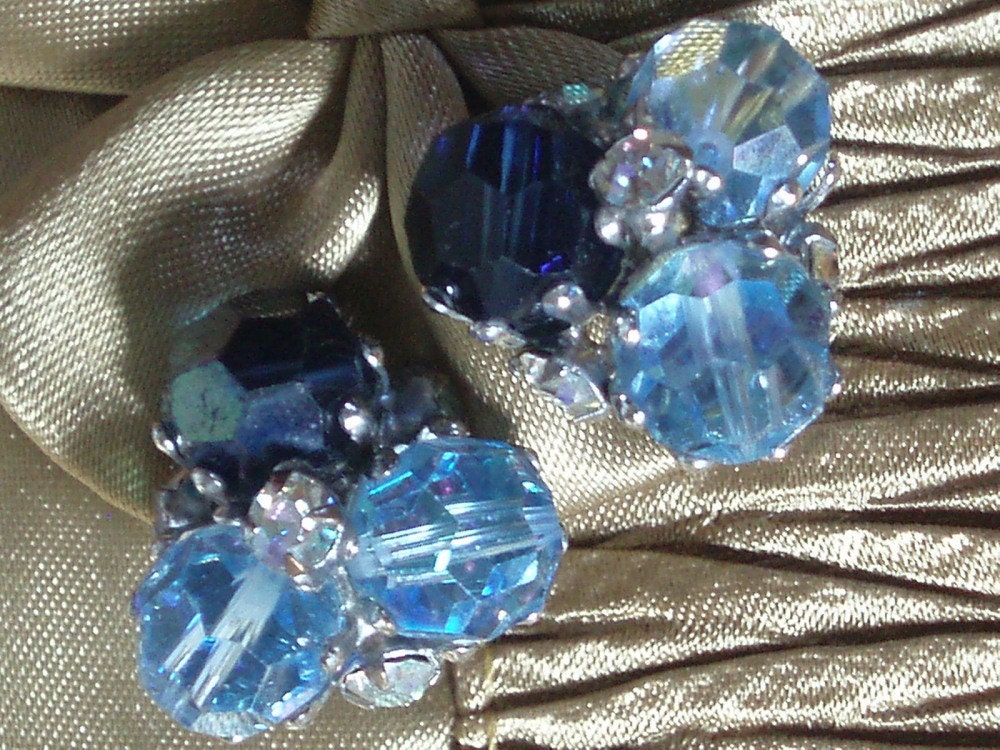 Vintage 1950s Mad MEn Rockabilly  Vogue Peacock Blue Aurora Borealis Earrings