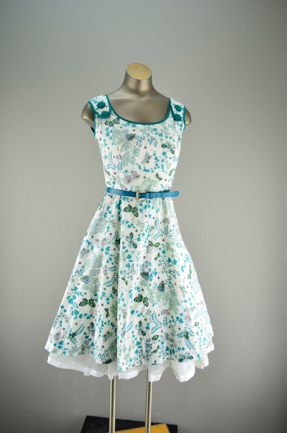 Sweet little 50s butterfly dress size small Novelty print cotton Vintage 1950s garden full skirt Mad Men