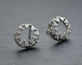 There is no queen without a crown post silver earrings