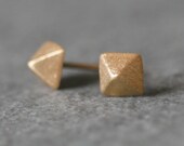 Low Pyramid Stud Earrings in 14K Gold