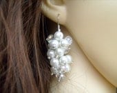 White Pearl Cluster Earrings, Bridal Pearl Earrings, Beaded Earrings, Bridesmaid Earrings, Custom Colours, Wedding Jewelry, Dangle Earrings