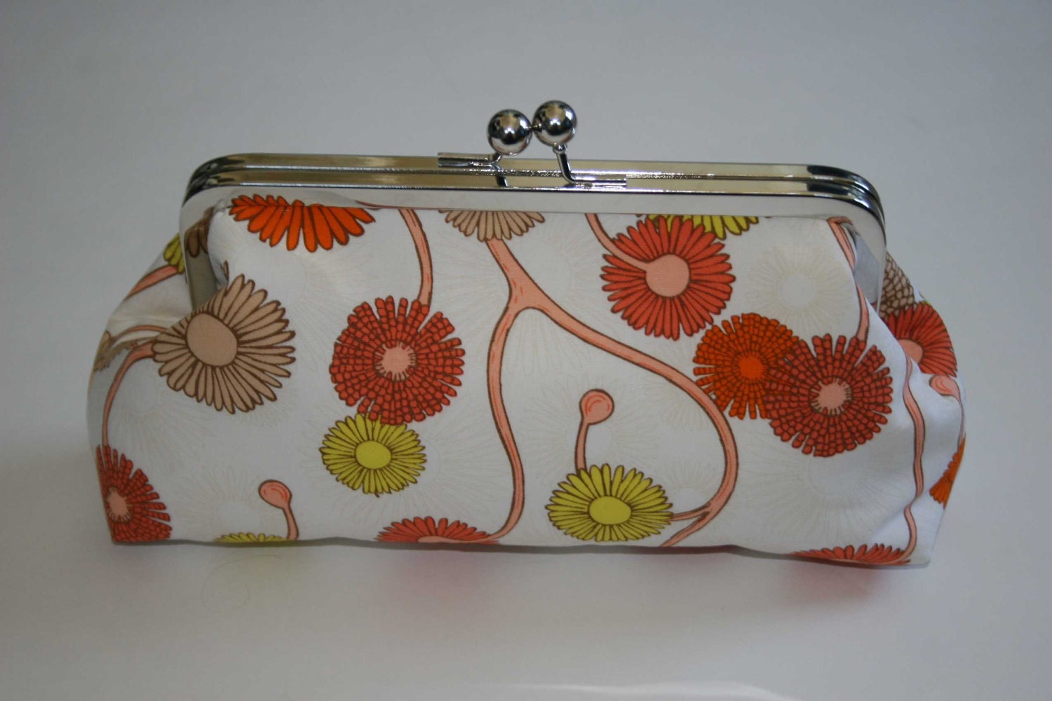 Kisslock Clutch Purse In Day Daisies
