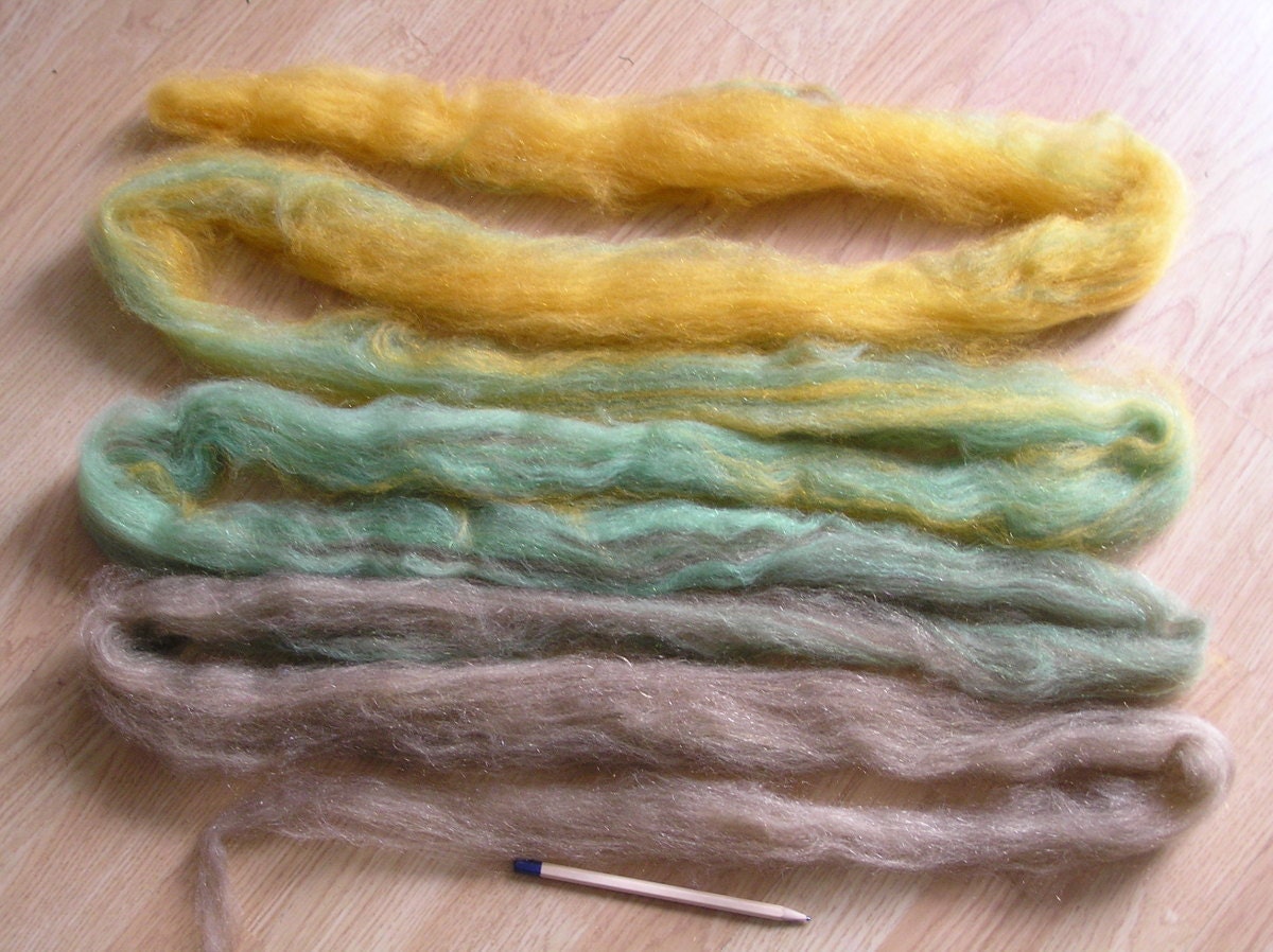 122g (4.3oz) hand pulled roving gradient superwash sock batt