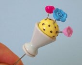 Sewing pin topper of Pincushion with 3 flowers pins
