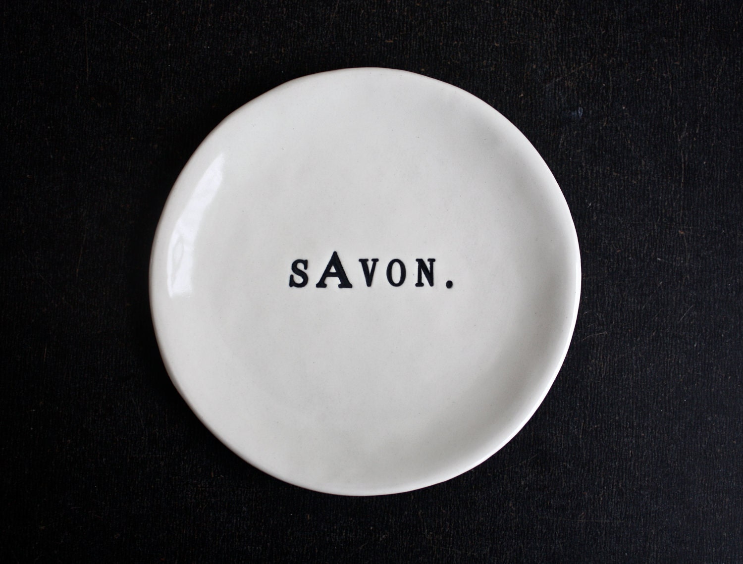thin porcelain dish (SAVON.).