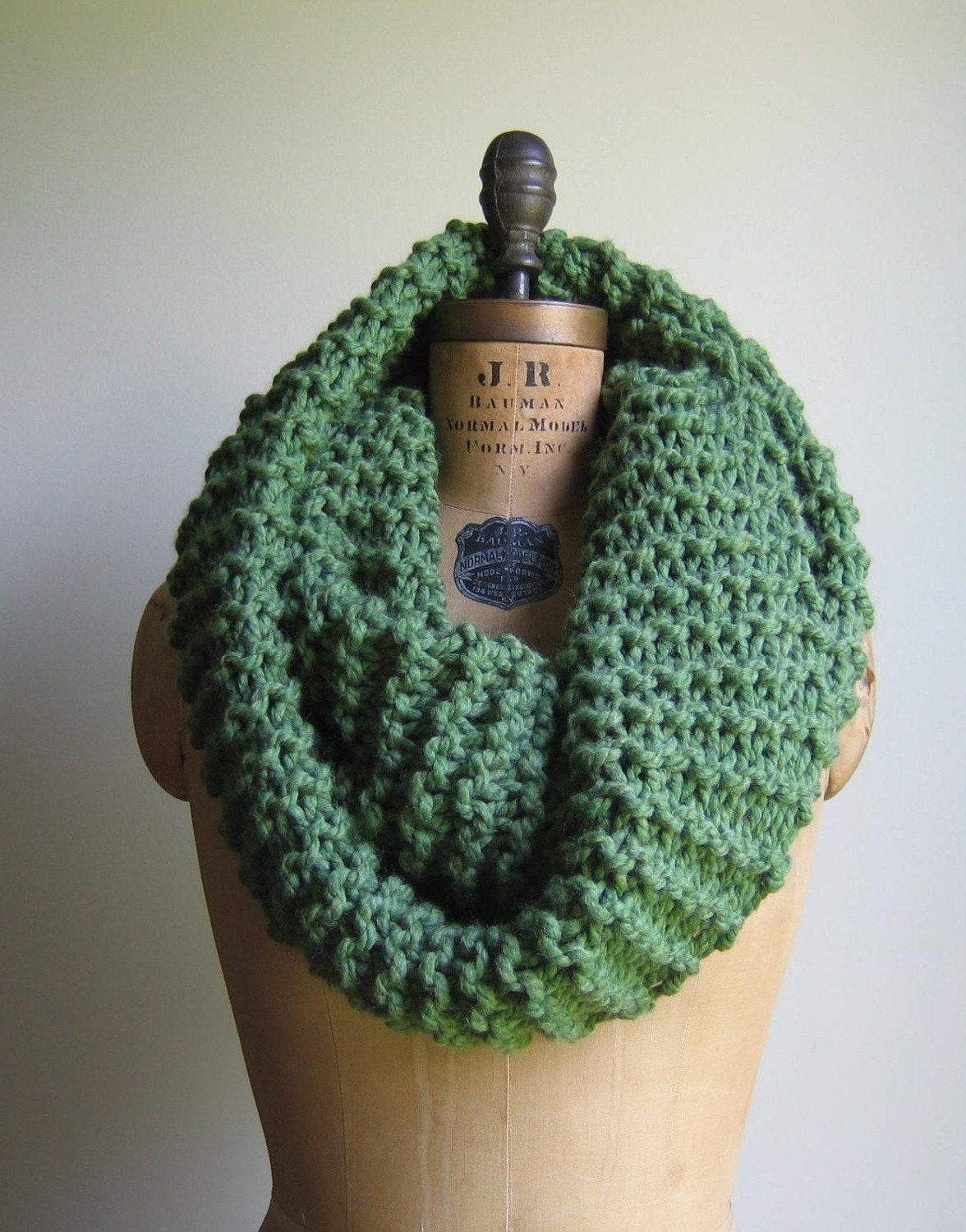 Super Snuggly Chunky knit cowl Grass Green.
