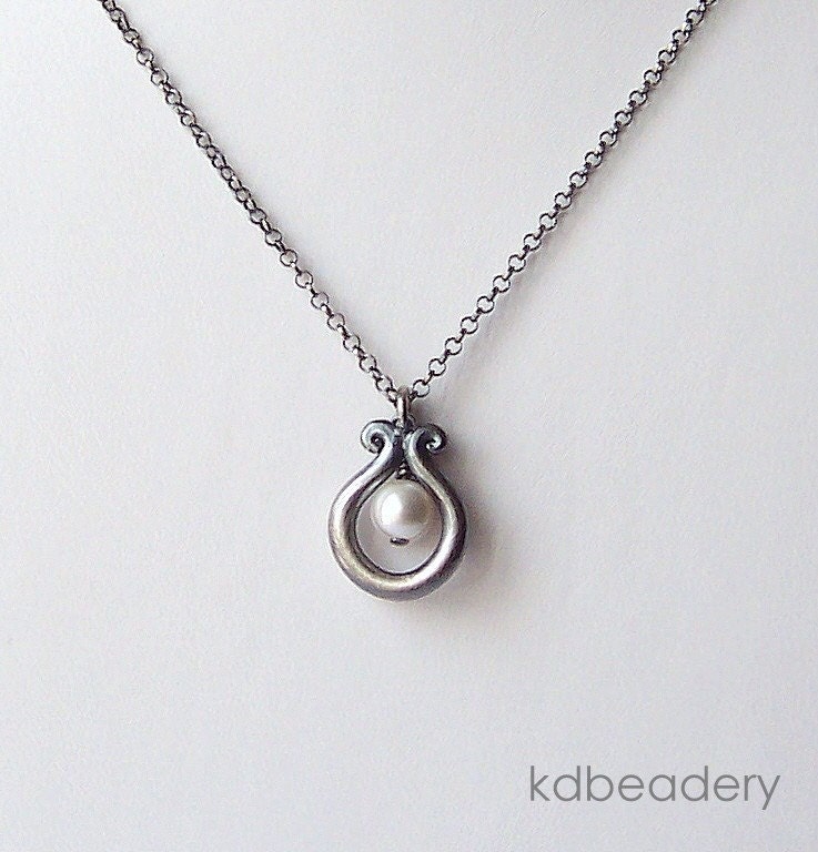 Pretty Pearl and Sterling Silver Pendant Necklace. Swarovski. Bridal.