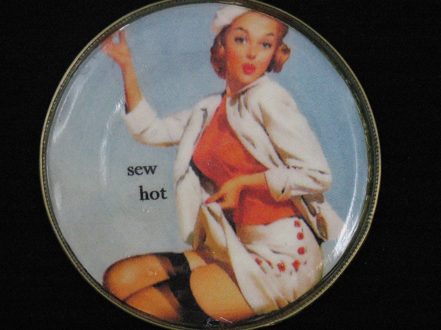 SEW hot pin up magnet. recycled tin can lid