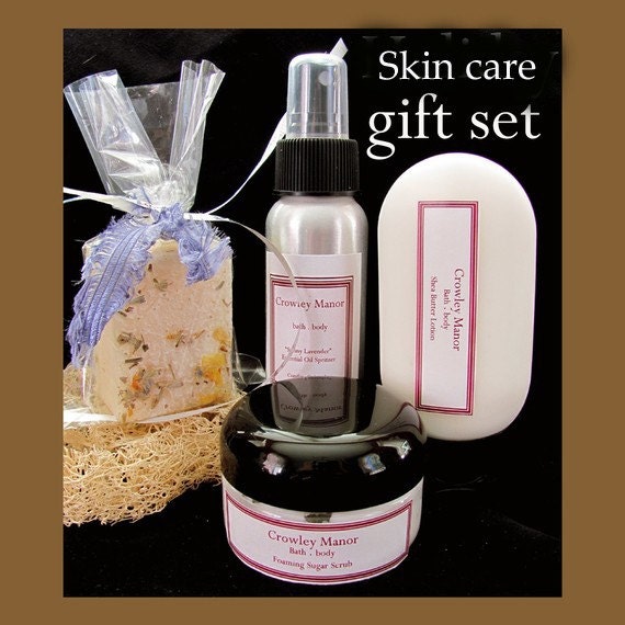 Bath & Beauty Gift Set - Foaming Sugar Scrub, Shea Butter Lotion,  Goat Milk Soap, Spritzer, Loofah - Daily Glow Package