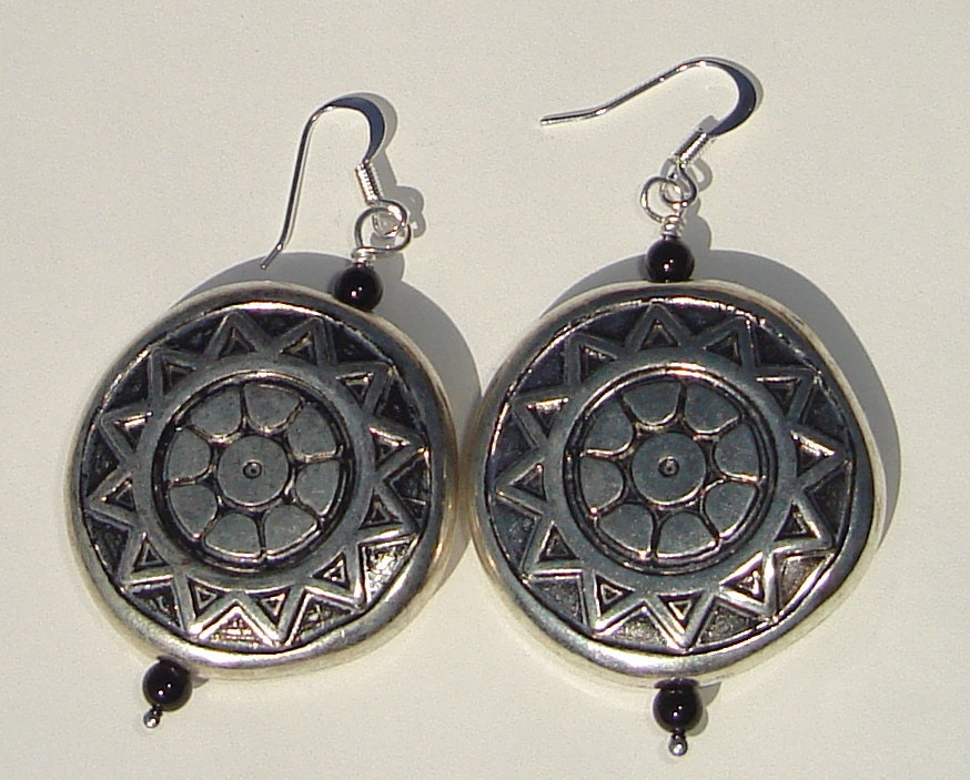 detailed silver puffed circular sun design bead with onyx stones pierced dangle hand made wire wrapped earrings