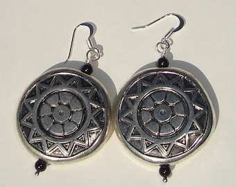 detailed silver puffed circular sun design bead with onyx stones pierced dangle hand made wire wrapped earrings