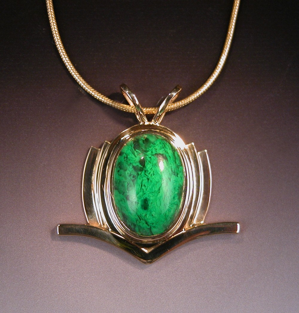Maw Sit Sit Jade and 18 karat Gold Pendant GATEWAY TO OZ
