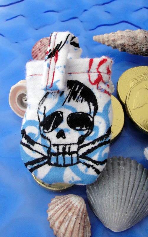 HUSH PUPPY Dog Tag Covers