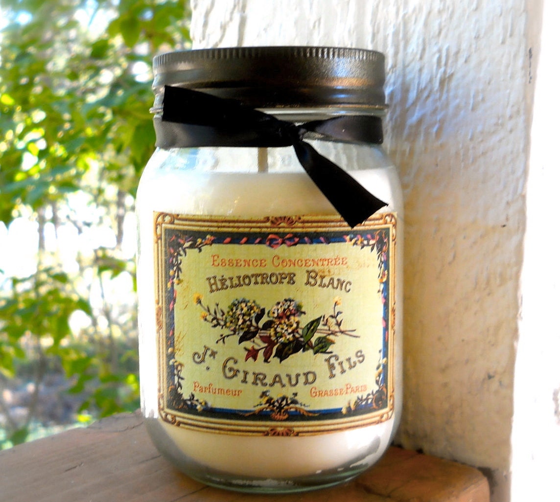 SPICED APPLE 16 oz large candle featuring Antique style label