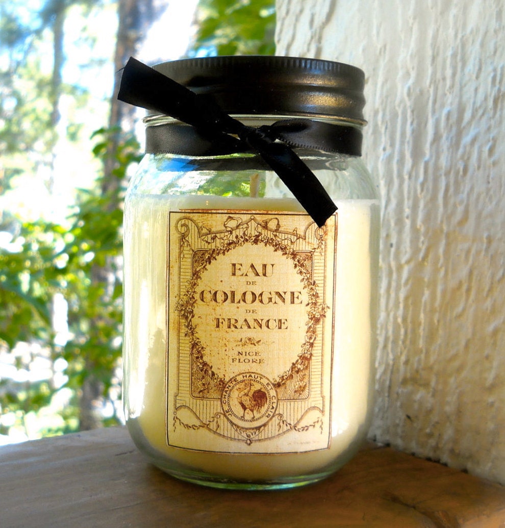 HOMESTEAD cozy heavily scented large candle featuring Antique style label