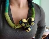 BUGALHO NECKLACE Freeform Crochet