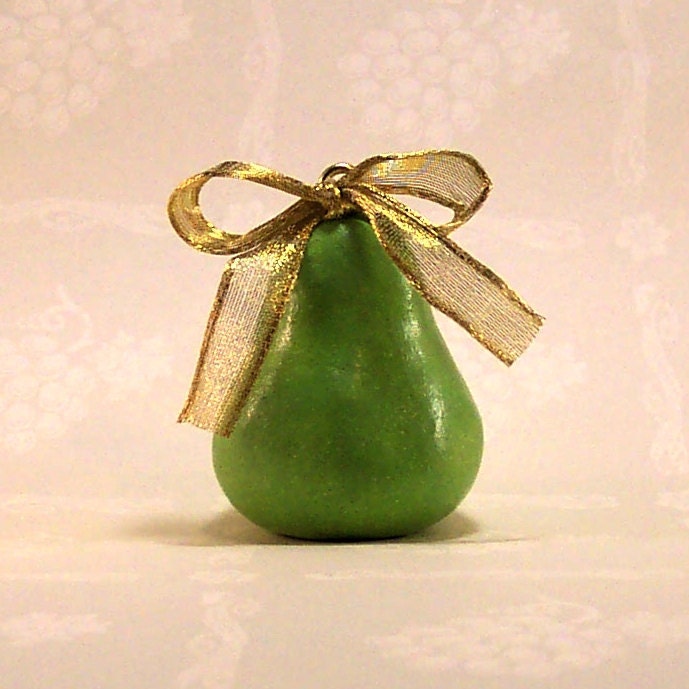 Green Perennial Pear Ornament