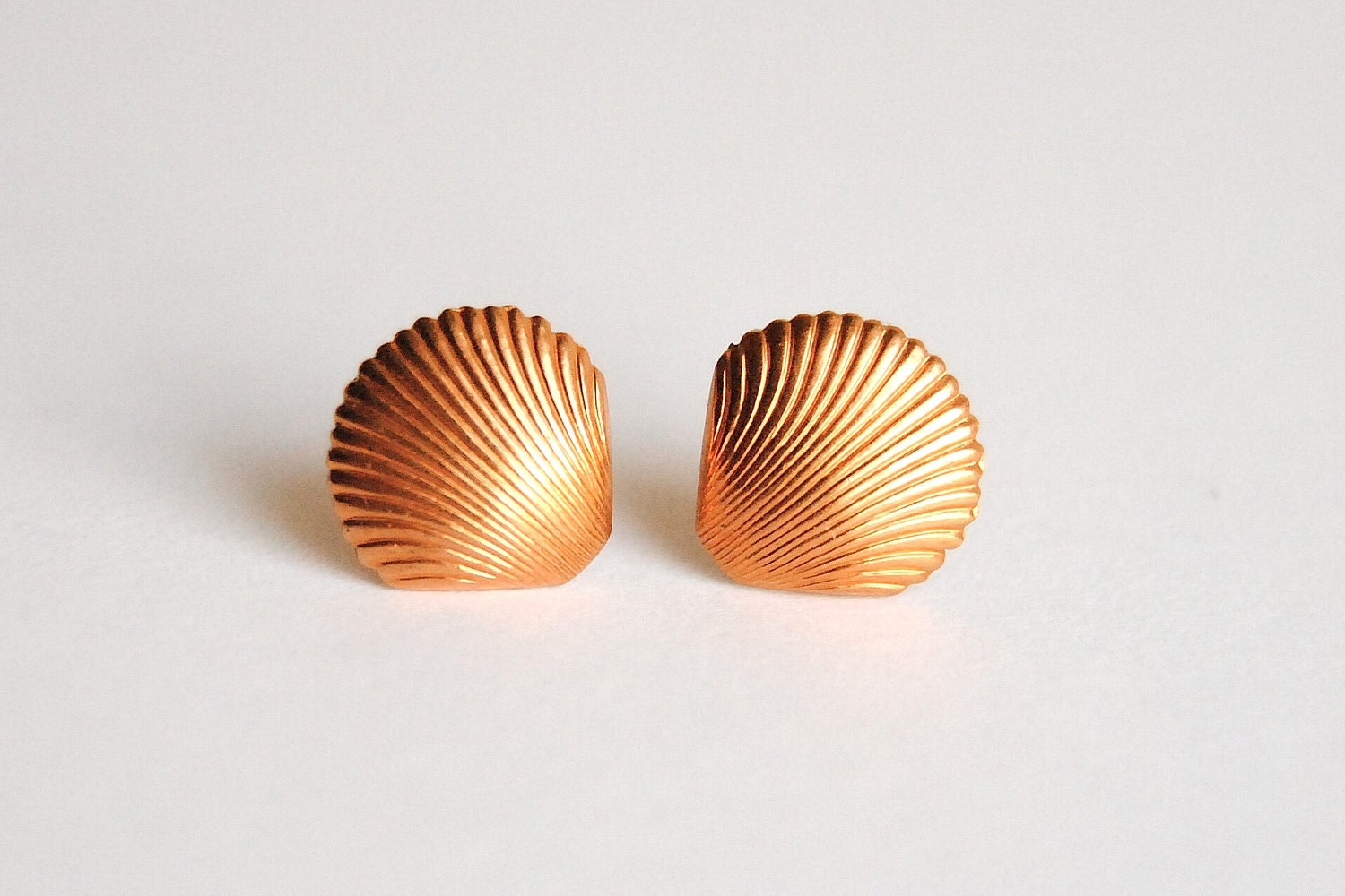 Vintage Shell Earrings - Vintage Jewelry - Free Shipping in the US - Summer Fashion