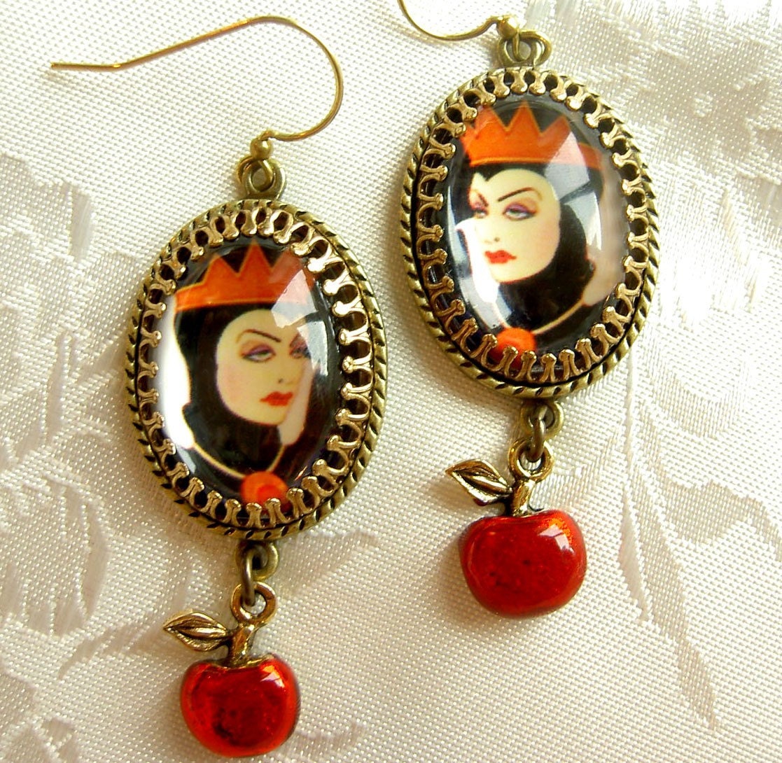 Wicked - Snow Whites Stepmonster in Brass with Fancy Enamel Apple Charm
