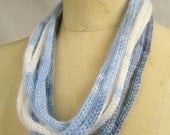 Knitted Loop Necklace - Ombre Light Blue