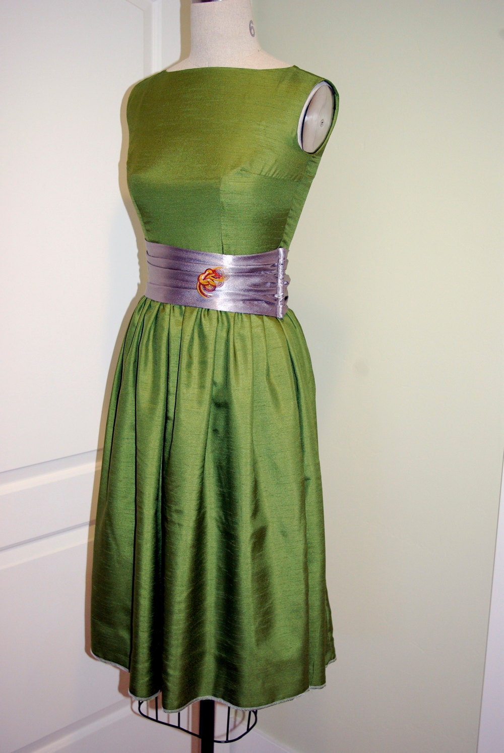 Florence- avocado green 1960's Style Dress, women's size 4-6