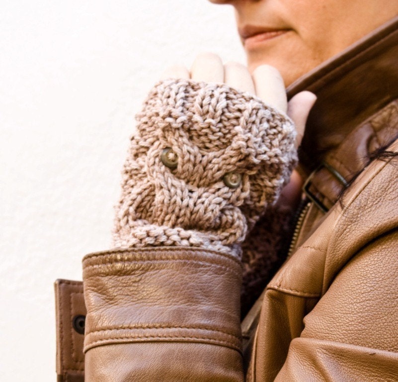 Little owl fingerless gloves in beige