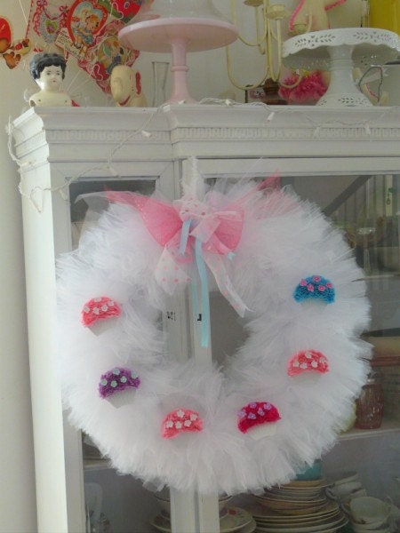 Custom Cupcake Tulle Wreath crepe paper full size cupcakes in your choice of flavors, colors strawberry pink Happy Birthday Party Door Wreath Il_570xn