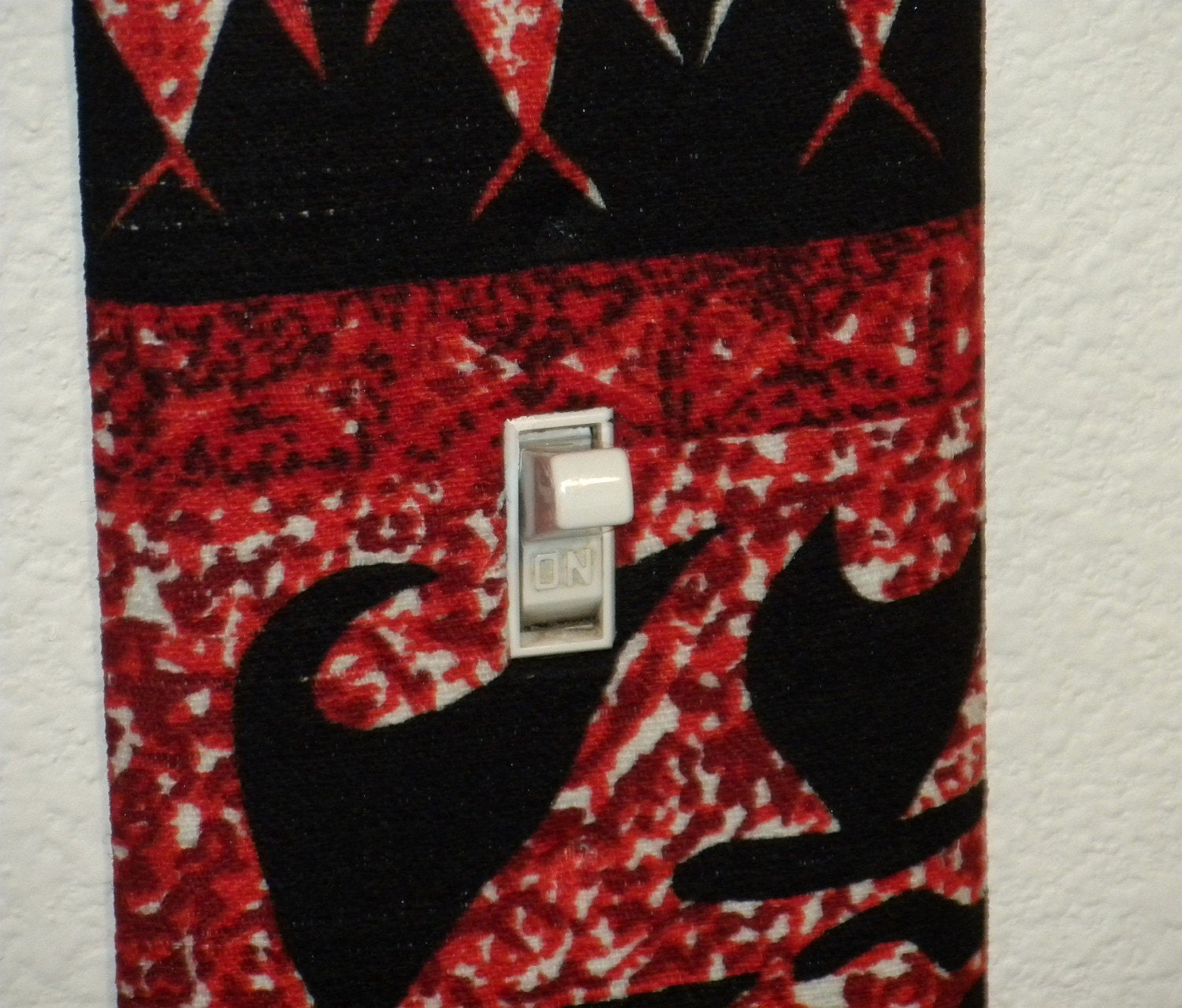 Light switch cover-red, tribal