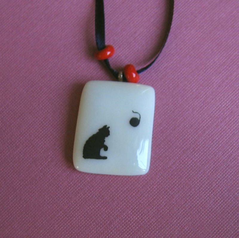 Glass Pendant Necklace- Cat and Yarn