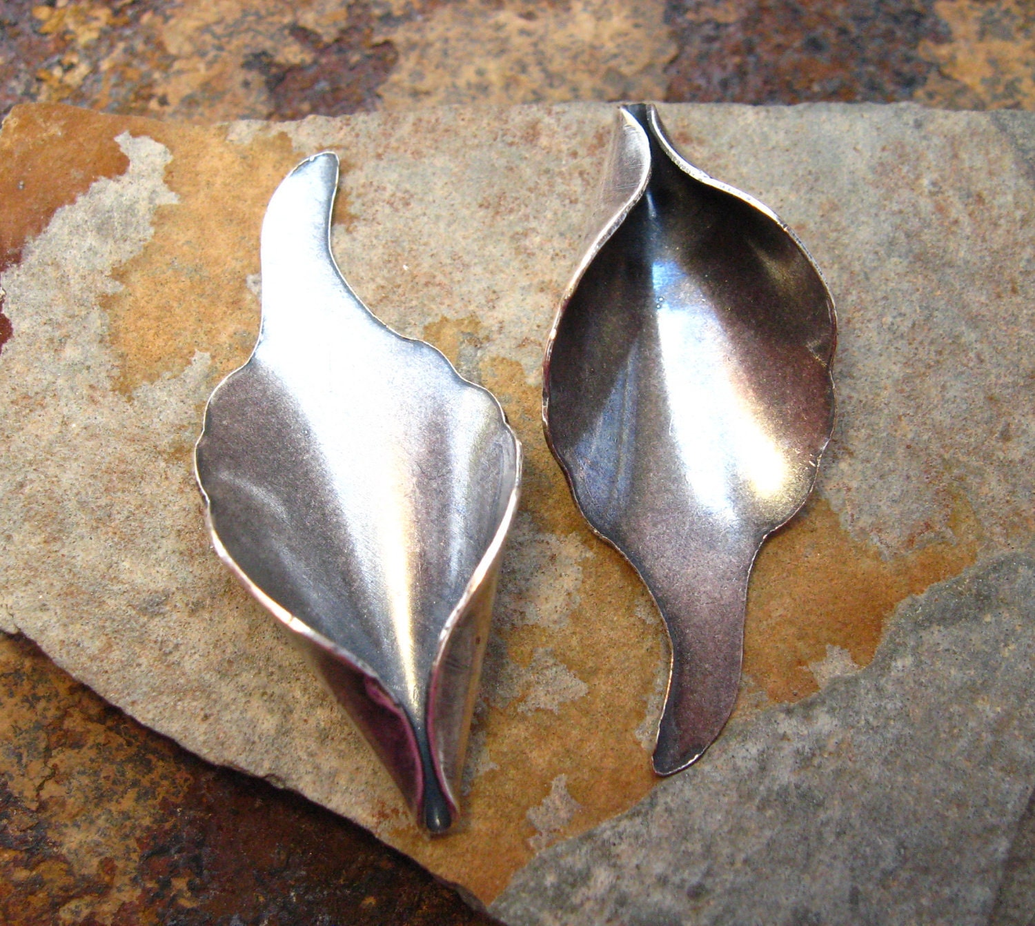 2 Antique Silver Calla Lily Pendant 14 x 34mm -  Trinity Brass