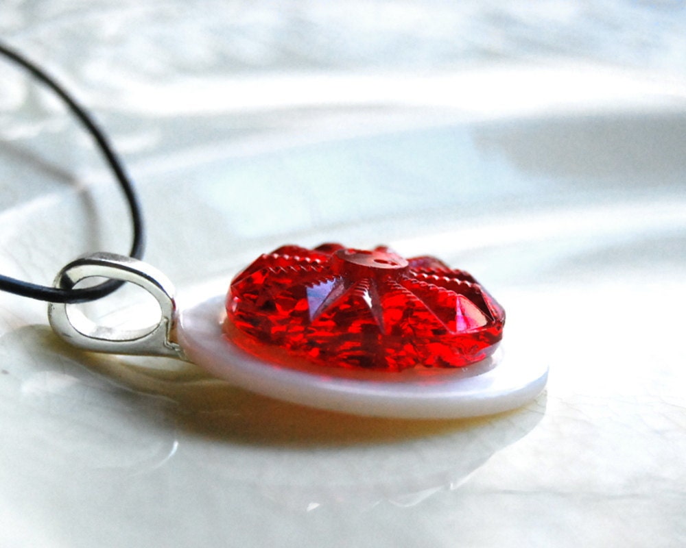 Vintage Button Necklace Red Candy Glass Button Jewelry Pendant Necklace - CalloohCallay