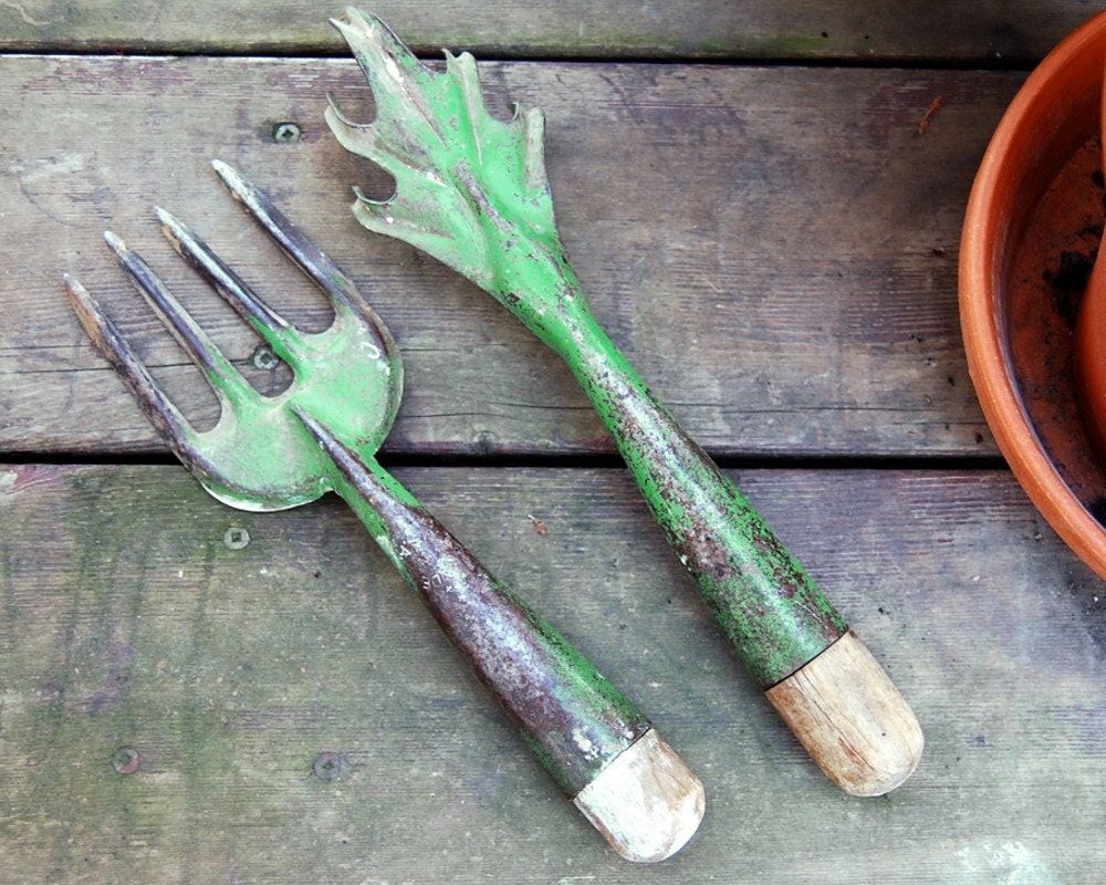 Vintage Garden Hand Tools Rake Claw Cultivator Primitive Pair