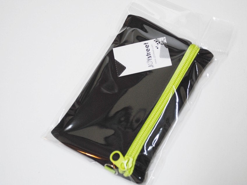 Apple green zipper wristlet