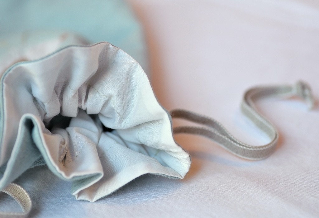 Handy bird - hand embroidered drawstring bag