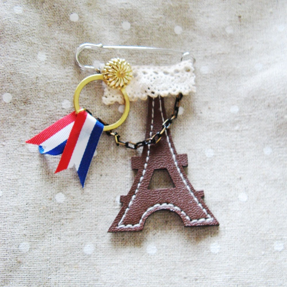 BROOCH - Romantic Paris Eiffel Tower Go France